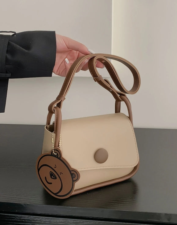Sac carré mini à bouton à rabat avec breloque de sac