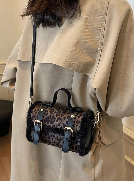 Nouveau sac matelassé rétro d'automne et d'hiver, sac carré avec boucle à rivets