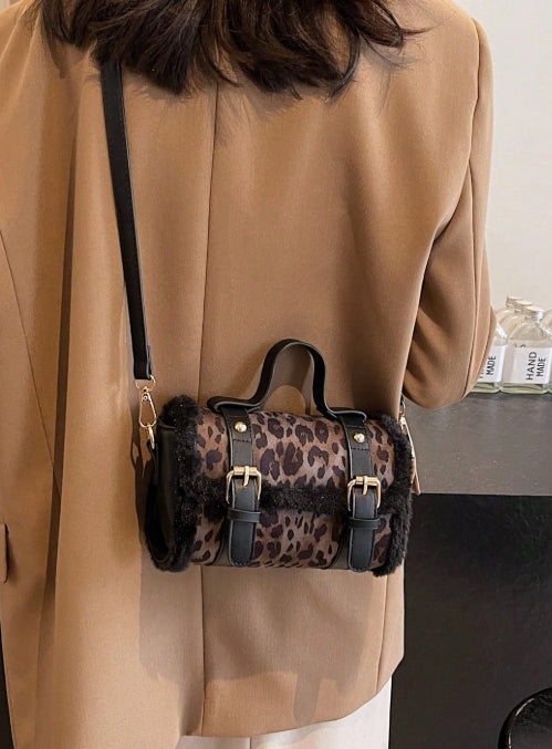 Nouveau sac matelassé rétro d'automne et d'hiver, sac carré avec boucle à rivets