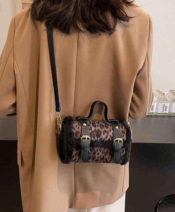 Nouveau sac matelassé rétro d'automne et d'hiver, sac carré avec boucle à rivets